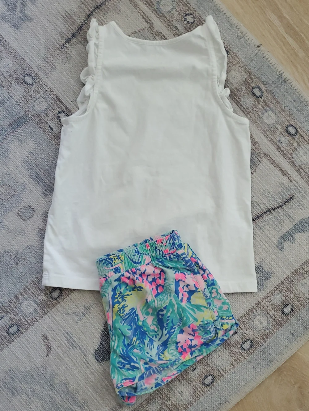 Lilly Pulitzer Girls Whitr Flutter Sleeve Top And Shorts Outfit Set SzM (6-7)